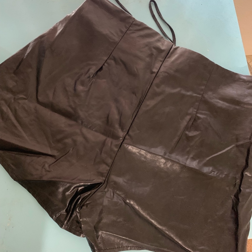 Size small - Picture 4 of 4